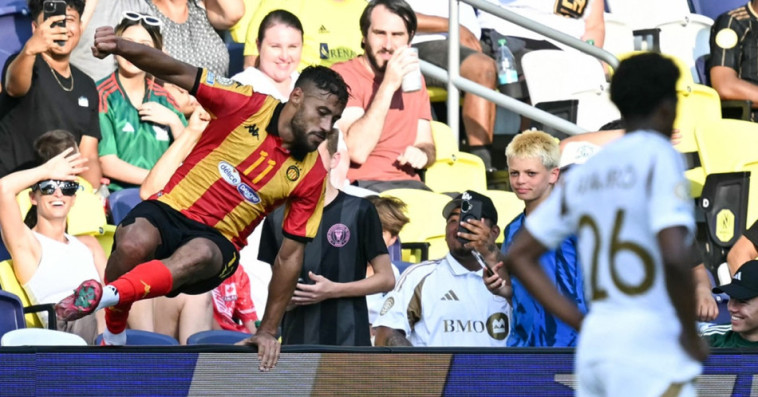 Esperance + Youcef Belaili 