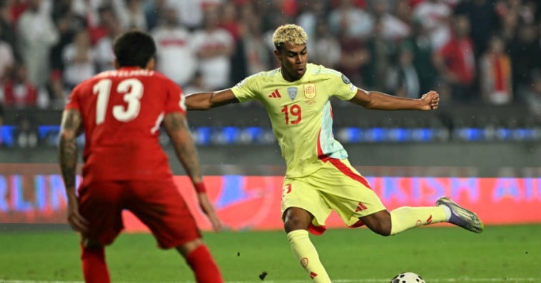 Spain's forward #19 Lamine Yamal