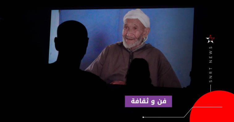 ثلاثة أقمار وراء تل