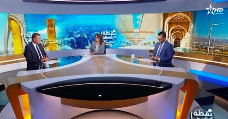 نقطة إلى السطر
