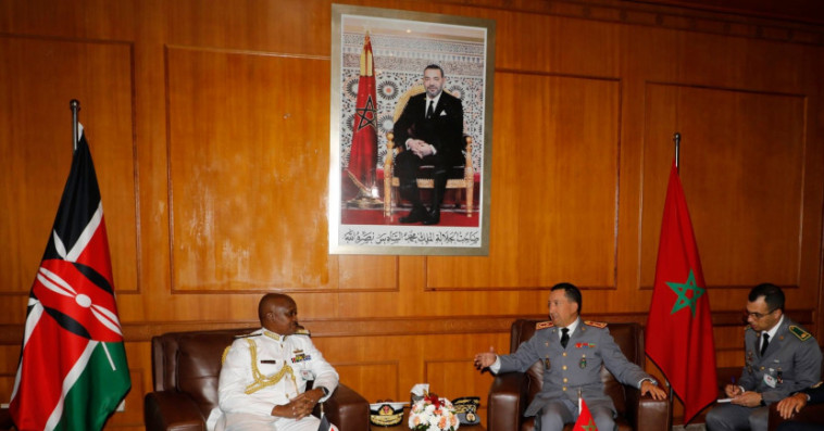 L’Inspecteur Général des Forces Armées Royales avec le Chef d’Etat-Major des Forces de Défense du Kenya
